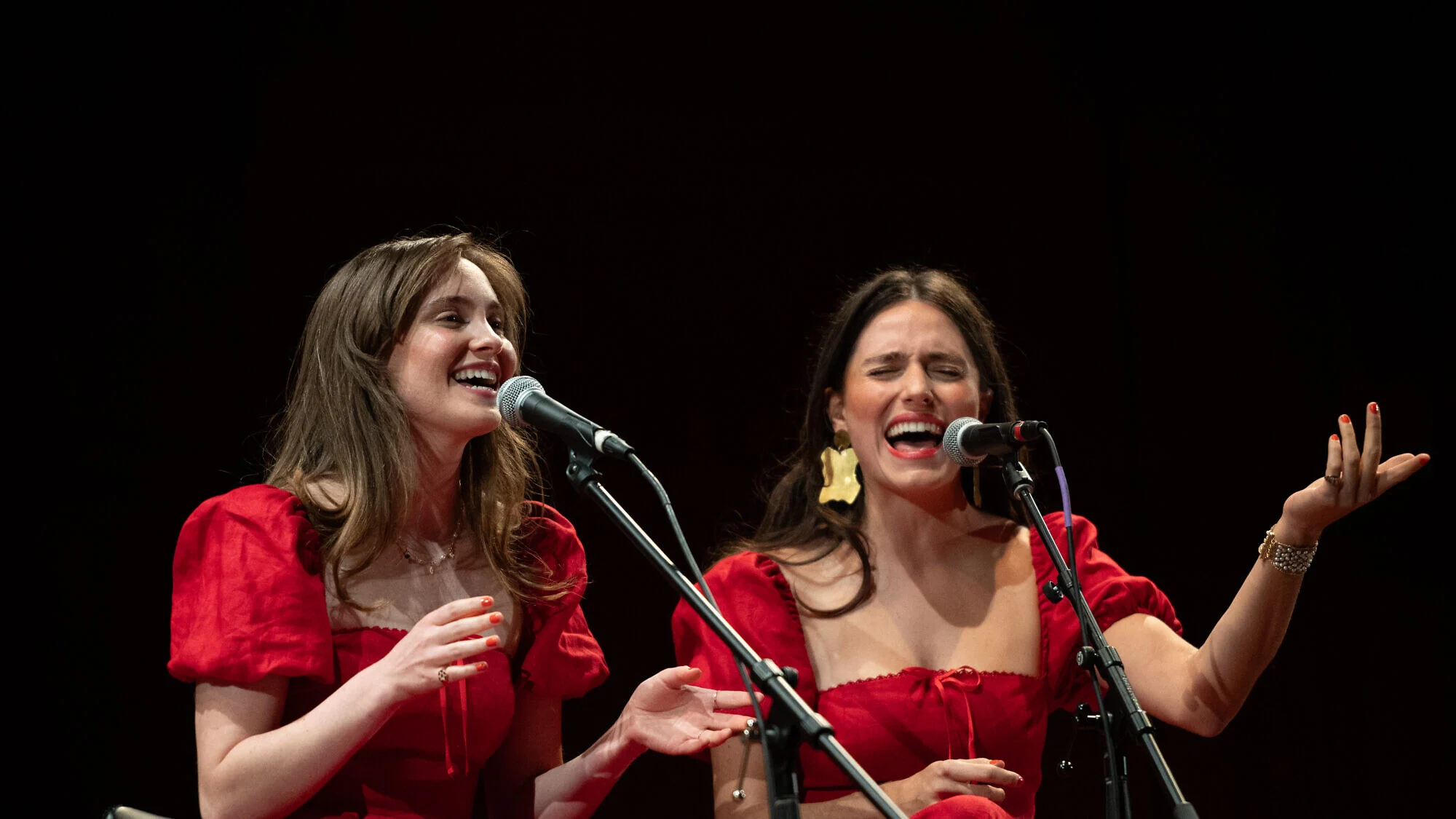 The Shvesters: Paulina Levi (left) and Polina Fradkin. Photo by Nira Dayanim.